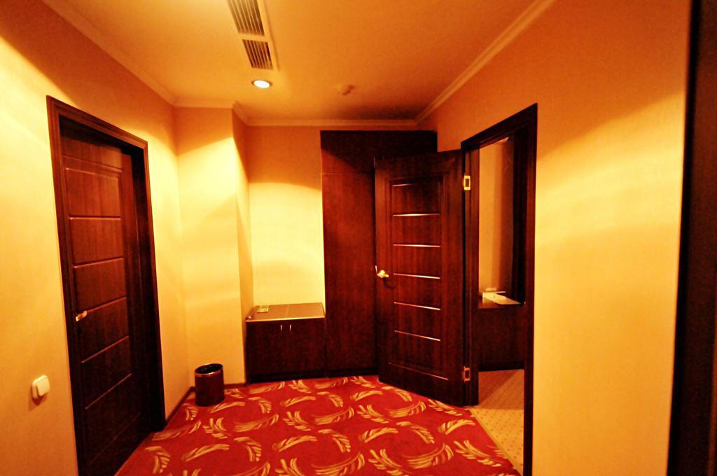 ホテルGolden Palace アクタウ 部屋 写真