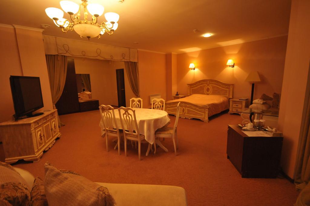 ホテルGolden Palace アクタウ 部屋 写真
